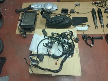 Diverse onderdelen Sym Joymax gts 125 van 2014 tot 2017 beschikbaar voor biedingen