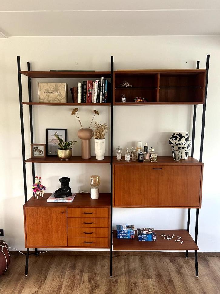 Furnified vintage wandkast wandmeubel teak, Huis en Inrichting, Kasten | Wandmeubels, Zo goed als nieuw, 200 cm of meer, 150 tot 200 cm