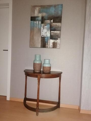 Eiken tafeltje met schilderij en 2 vazen beschikbaar voor biedingen