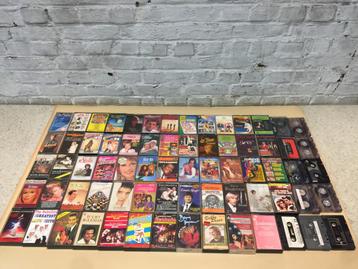 Een 60 tal originele cassettebandjes plus extras . beschikbaar voor biedingen
