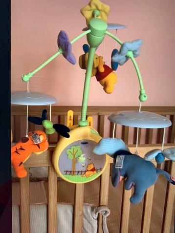 Mobile Tomy pour lit bébé avec musique, Enlèvement, Comme neuf, Mobile