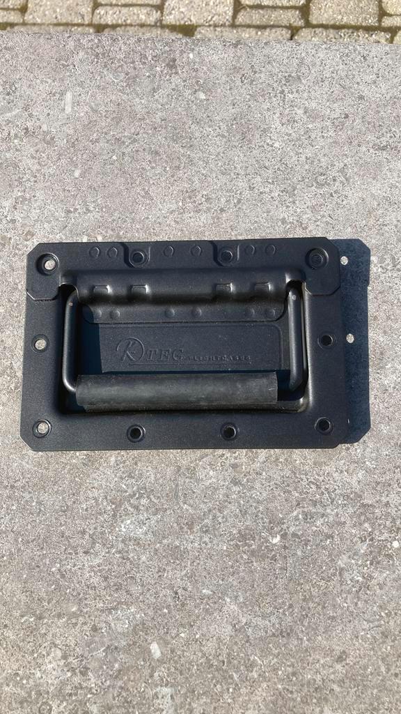 4x “K • TEG “ Flight Case matzwarte inbouw veerhandgreep, Muziek en Instrumenten, Behuizingen en Koffers, Nieuw, Ophalen