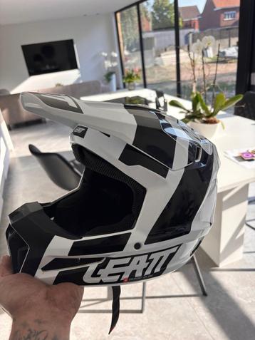 Helm leatt beschikbaar voor biedingen