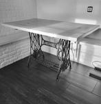 Keukentafel 130cm x 78cm. Eiken bovenblad op een singer naai, Ophalen