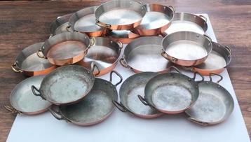 Koperen pannetjes met messing handvatten = 18 stuks. beschikbaar voor biedingen