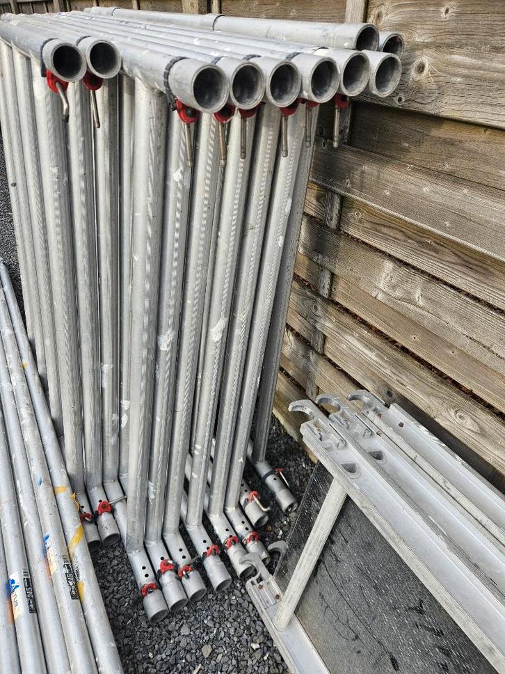 Hoge Altrex stelling in zwaarste alu dikte, Fiber-Deck !!!, Bricolage & Construction, Échafaudages, Comme neuf, Échafaudage fixe ou roulant