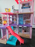 Barbie droomhuis met geluid & licht + 2 barbiepoppen, Kinderen en Baby's, Ophalen, Zo goed als nieuw