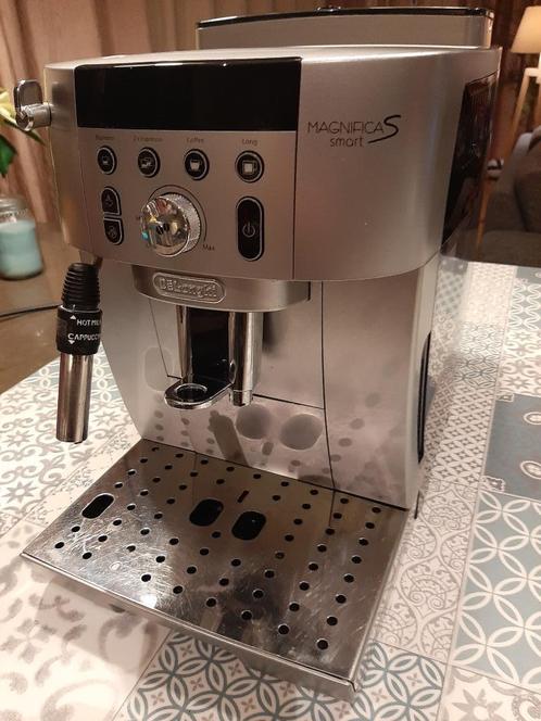 Machine à café Delonghi (grains), Electroménager, Cafetières, Comme neuf, Café moulu, Café en grains, Cafetière, 10 tasses ou plus