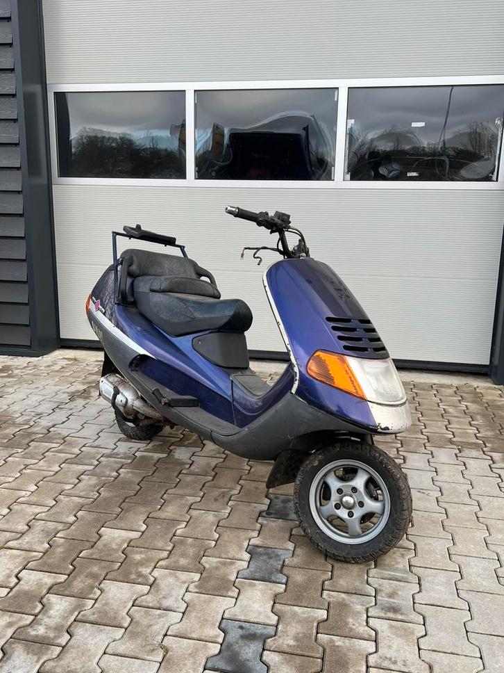 4x Piaggio Hexagon 125/150, Fietsen en Brommers, Scooters | Piaggio, Zo goed als nieuw, Benzine, Ophalen