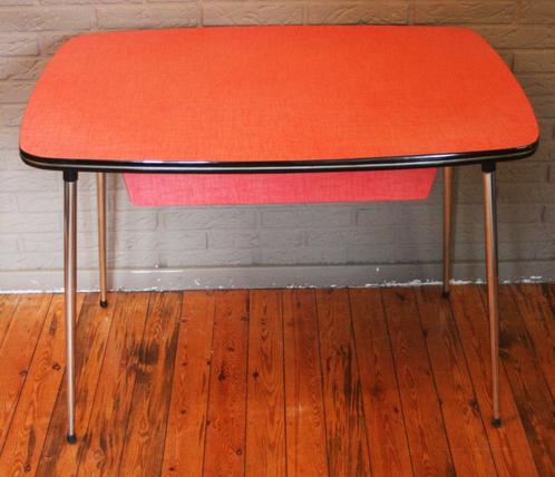 Rode Formica Tafel Met Lade / Jaren 60, Huis en Inrichting, Tafels | Eettafels, Zo goed als nieuw, Vier personen, Overige houtsoorten