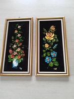 2 vintage houten kaders met geschilderde bloemen op fluweel, Huis en Inrichting, Ophalen of Verzenden, Zo goed als nieuw