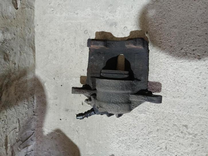 Remklauw rechtsvoor partner en berlingo, Auto-onderdelen, Remmen en Aandrijving, Peugeot, Gebruikt, Ophalen of Verzenden