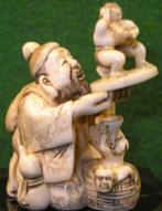 ANCIEN NETSUKE:COMBAT DE SUMOTORIS SUR UN PLATEAU, Antiek en Kunst, Kunst | Niet-Westerse kunst, Ophalen of Verzenden