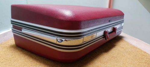vintage suitcase *DelSey France* dark red hard shell 70s, Bijoux, Sacs & Beauté, Valises, Neuf, Plastique dur, 60 à 70 cm, 45 à 55 cm