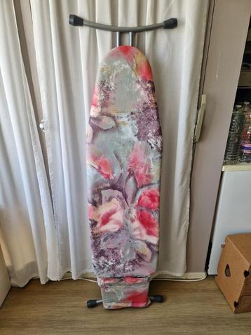 Strijkplank 120x40 cm nieuwe hoes stabiel en mooi beschikbaar voor biedingen