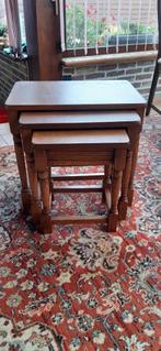 Bijzettafeltjes., Ophalen