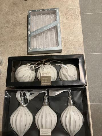 Kerstballen en kerstboompjes met verlichting NIEUW beschikbaar voor biedingen