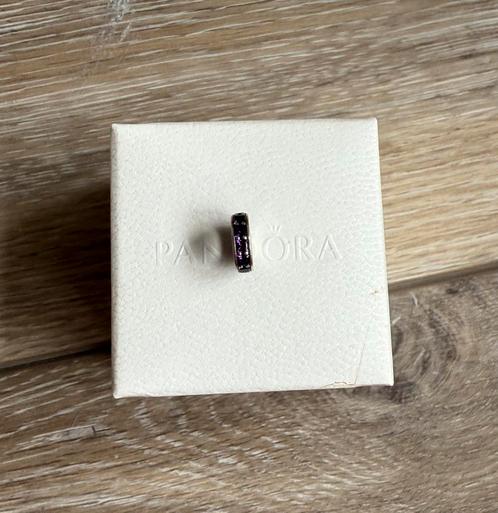 Zilveren Pandora spacer met paarse zirkona stenen, Handtassen en Accessoires, Bedels, Zo goed als nieuw, Pandora, Zilver, 1 bedel