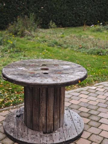 Kleine bobijn beschikbaar voor biedingen
