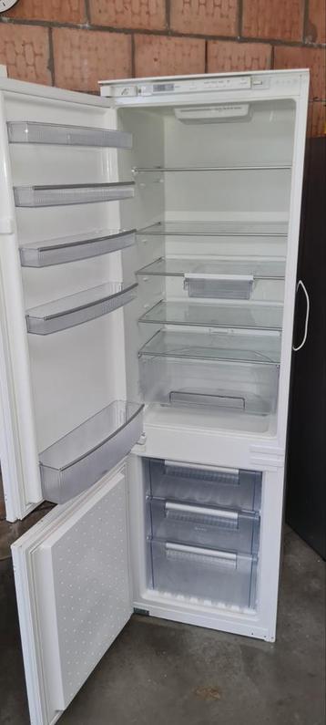 Réfrigérateur combiné A+ intégré, Electroménager, Enlèvement ou Envoi, Comme neuf