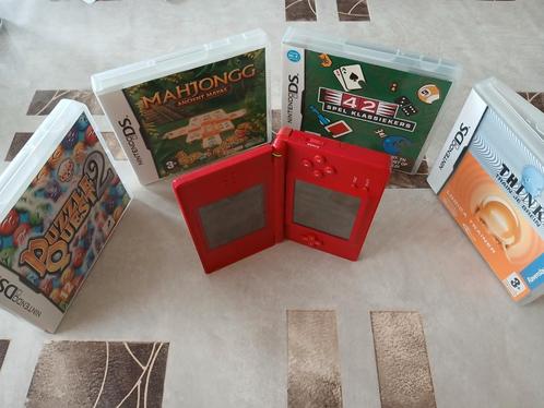 Nintendo DS Lite met laadkabel en braintraining games, Games en Spelcomputers, Games | Nintendo 2DS en 3DS, Zo goed als nieuw