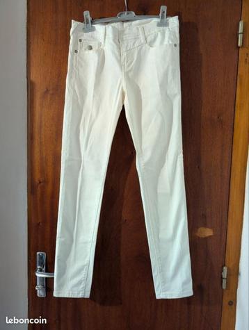 Pantalon jean blanc beschikbaar voor biedingen
