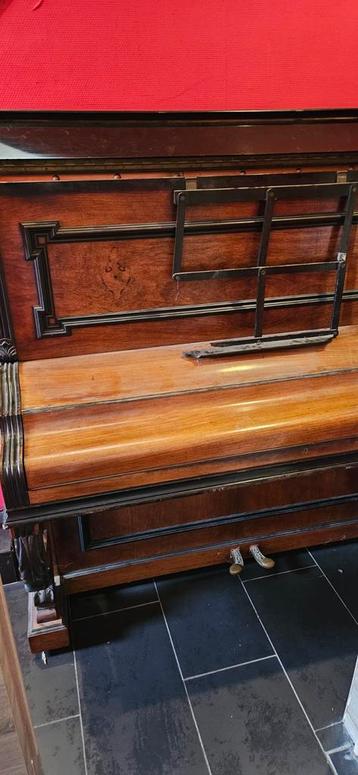 Piano beschikbaar voor biedingen