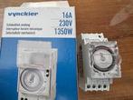 Vynckier schakelklok analoog 16A 230V 1350W, Doe-het-zelf en Bouw, Ophalen of Verzenden, Nieuw, Schakelaar
