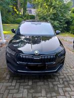 Skoda Karoq Sportline automaat 150PK full option 12000km, Auto's, Skoda, 4 cilinders, Leder en Stof, Zwart, Karoq