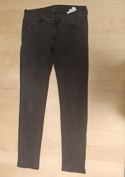 Armani Jeansbroek maat W 30 (Confectie 38/40), Kleding | Dames, Spijkerbroeken en Jeans, Gedragen, W30 - W32 (confectie 38/40)