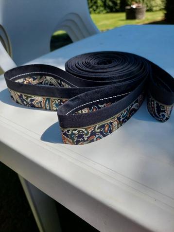 dubbelzijdige polyester biezen  beschikbaar voor biedingen