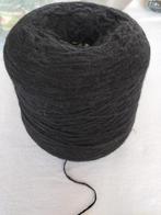 Cône de laine noir 780 gr., Hobby & Loisirs créatifs, Tricot & Crochet, Utilisé, Enlèvement ou Envoi