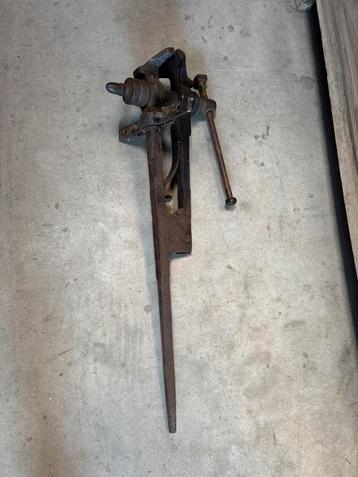 Staart bankschroef werkbank beschikbaar voor biedingen