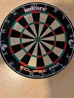 Unicorn dartbord + Blackout 1 pijlen, Sport en Fitness, Darts, Ophalen, Zo goed als nieuw, Dartbord