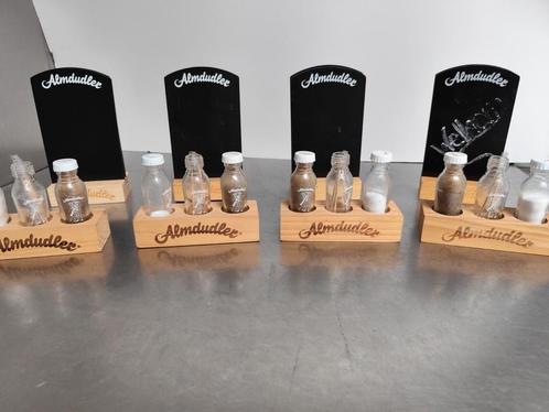 Tafel aankleding: Almdudler: krijtbord en flesjes op hout., Huis en Inrichting, Woonaccessoires | Memoborden, Gebruikt, Krijtbord