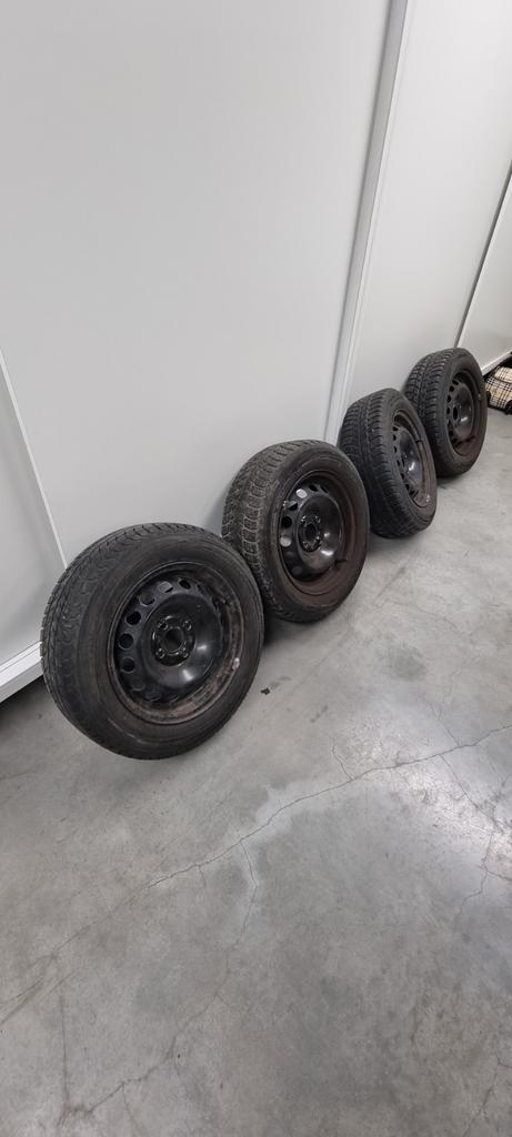 Jantes en tôle + pneu hiver, Auto-onderdelen, Banden en Velgen