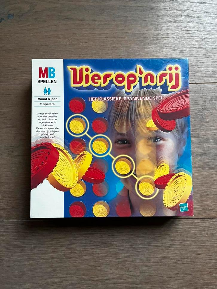 Vier op een Rij – klassiek gezelschapsspel, Hobby en Vrije tijd, Gezelschapsspellen | Overige, Zo goed als nieuw, Een of twee spelers