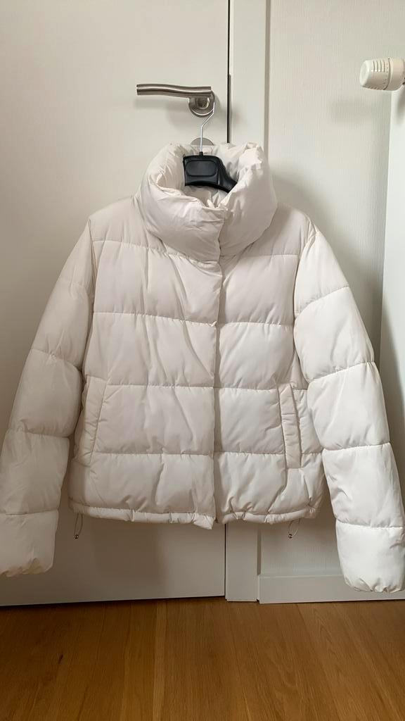 Jas Stradivarius, maat L, wit, in perfecte staat, Kleding | Dames, Jassen | Winter, Zo goed als nieuw, Maat 42/44 (L), Wit, Ophalen of Verzenden