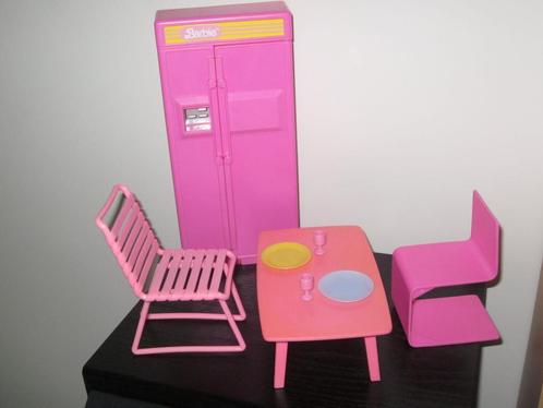 Plantage coupon Voetzool ② Barbie keuken koelkast tafel stoel + accessoires — Speelgoed | Poppen —  2dehands