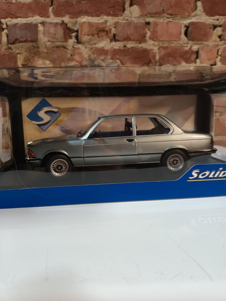 Schaalmodel bmw 323i, E21, in nieuwstaat met OVP., Hobby en Vrije tijd, Modelauto's | 1:18, Zo goed als nieuw, Ophalen of Verzenden