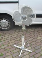 Excellent ventilateur rotatif sur pied à 3 vitesses, Maison & Meubles, Comme neuf, Ventilator, Enlèvement ou Envoi