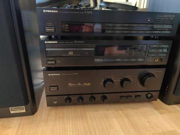 Pioneer versterker, cd-speler, en stereo turner met 2 boxen beschikbaar voor biedingen