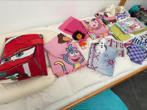 Diverse overtrekken met onderlakens & knuffel, Kinderen en Baby's, Kinderkamer | Beddengoed, Zo goed als nieuw, Meisje, Ophalen