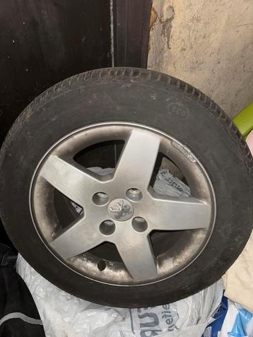 À vendre 4 jentes bon etat Peugeot 207 beschikbaar voor biedingen