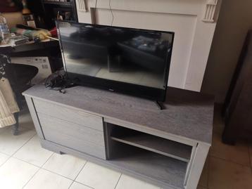 Tv-meubel + Samsung tv beschikbaar voor biedingen