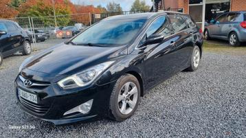 Hyundai i40 break 1.7 diesel 126 000 km année 9/2013