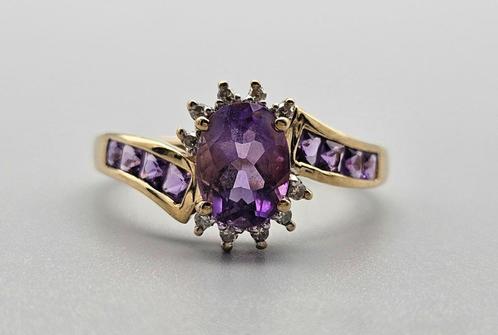 Gouden Vintage ring edelsteen amethist en diamant. 2024/230., Handtassen en Accessoires, Ringen, Zo goed als nieuw, Dame of Heer