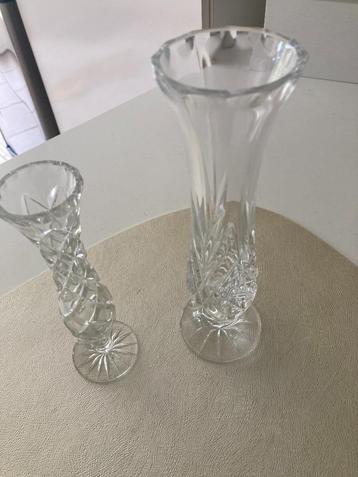 2 glazen vaasjes beschikbaar voor biedingen