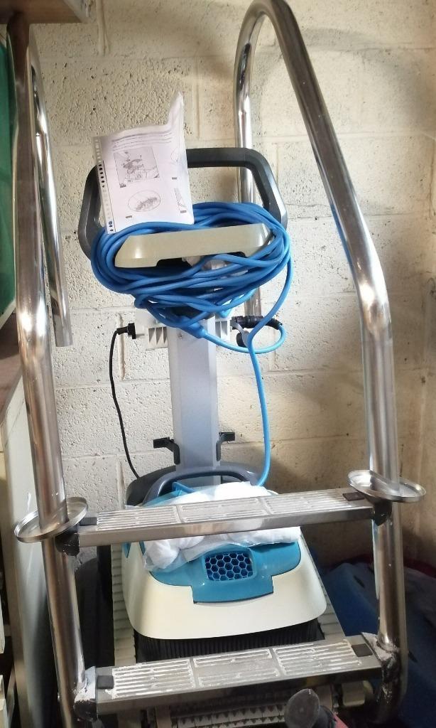 enrouleur pour piscine, escalier , robot sur suport, Diversen, Overige Diversen, Gebruikt, Ophalen