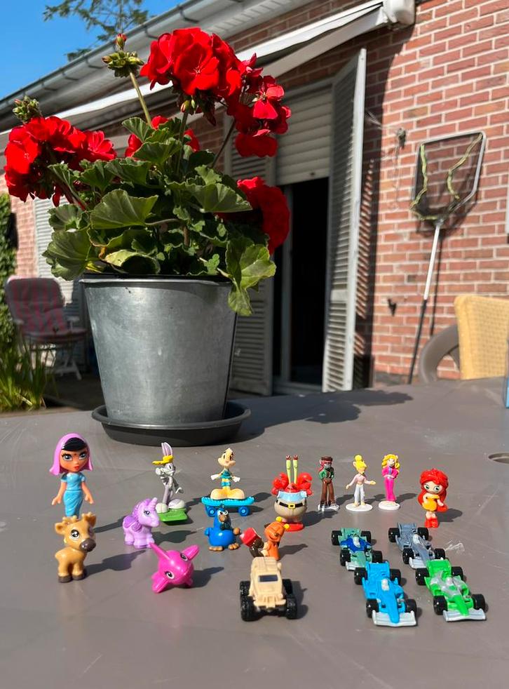 Set van 18 kleine speelgoedfiguurtjes & auto’s, Kinderen en Baby's, Speelgoed | Actiefiguren, Zo goed als nieuw, Ophalen of Verzenden